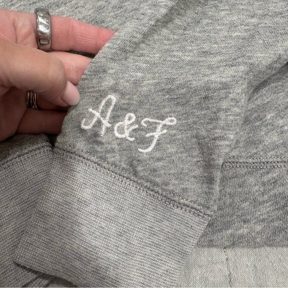 Abercrombie & Fitch Embellished Rhinestone Crewneck Sweatshirt Y2K Grey Medium - Picture 2 of 5